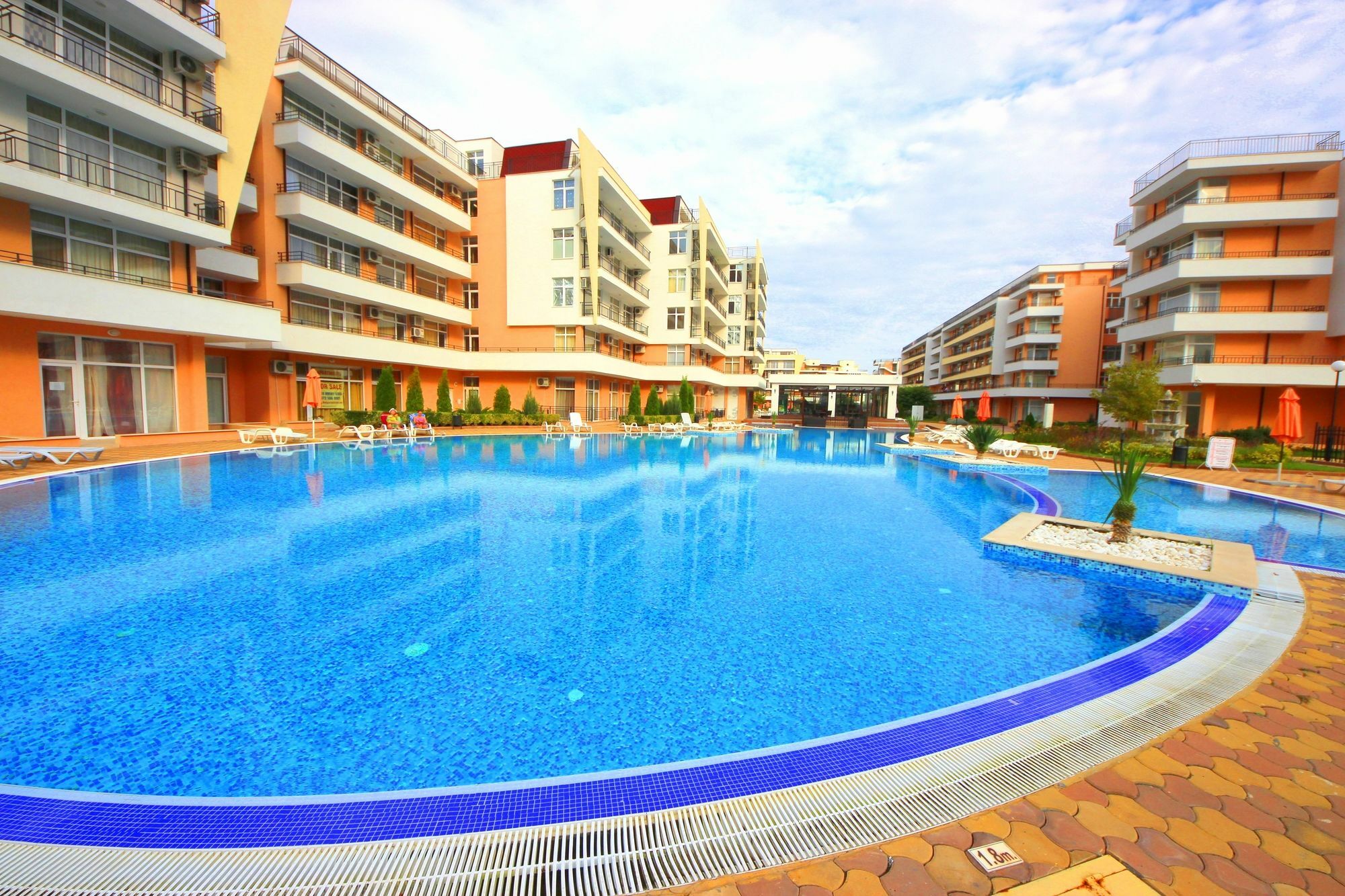 Menada Grand Kamelia Apartments ซันนีบีช ภายนอก รูปภาพ